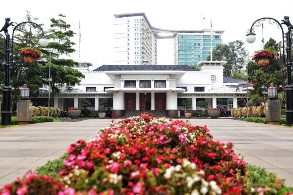 Pemkot Bandung Raih Penghargaan Kesejahteraan Lansia