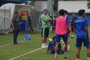 Bojan Hodak Tengah Pantau Sejumlah Pemain