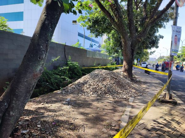 Mayat Pria Dengan Luka Tusukan Di Perut Di Jalan Buahbatu