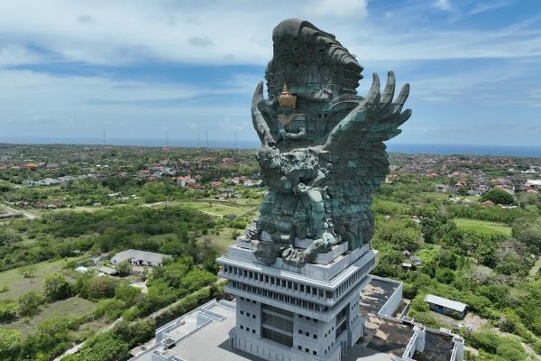 Pembuatan patung GWK