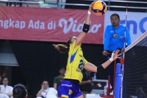 Pengalaman Pertama Shella Bernadethan dan Angel Saksikan Persib