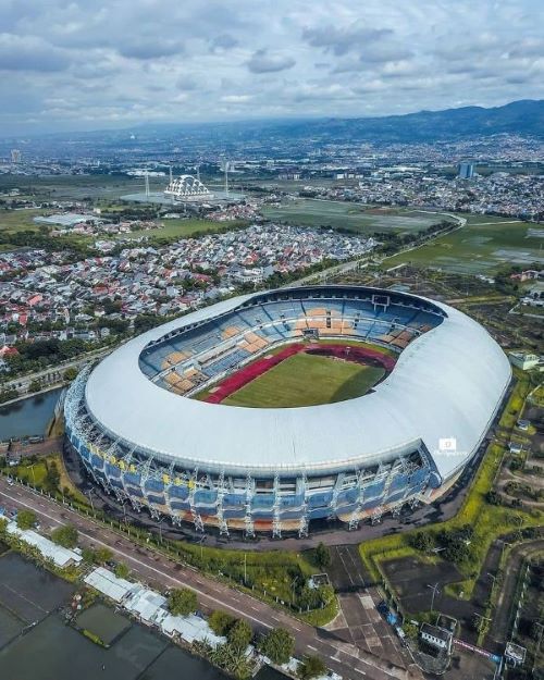 Jokowi Inginkan Stadion di RI Dikelola Oleh Klub atau Swasta