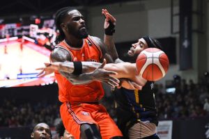 Semifinal IBL Pelita Jaya Singkirkan Prawira Harum