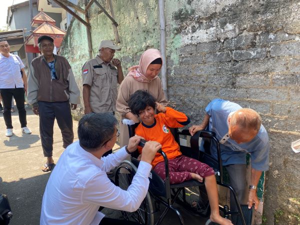 Sonny Salimi Hampiri Anak Pengidap Penyakit Meningitis