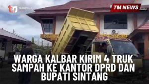 Warga Kalbar Kirim 4 Truk Sampah ke Kantor DPRD da-Cover