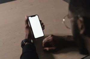 cara kunci galeri di iPhone