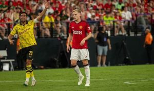 Manchester United lepas Donny Van de Beek