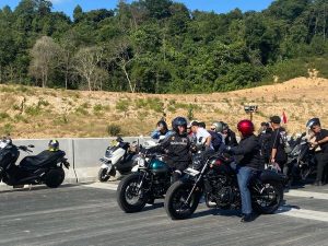 Momen Presiden dan Influencer Naik Motor Menuju IKN
