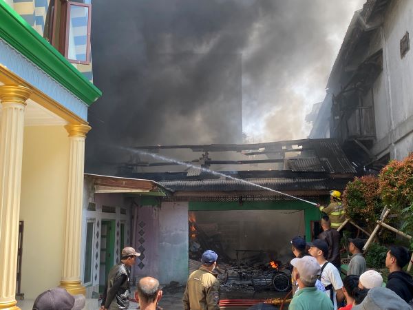 Si Jago Merah Kembali Melahap Dua Bangunan