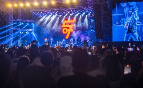 konser Tunggu Aku Sheila on 7