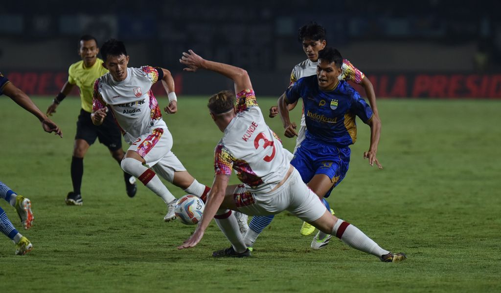 Link Streaming Dewa United vs Persib