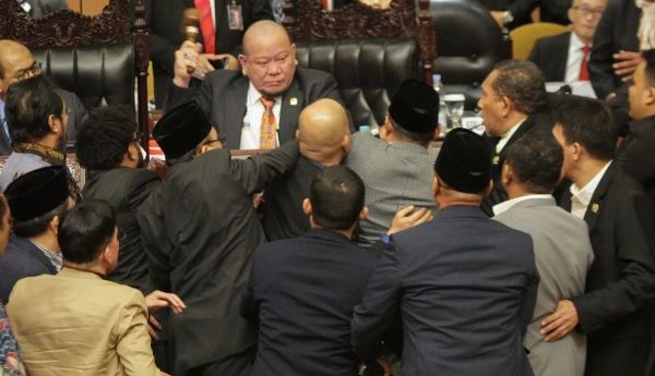 Sidang DPD Ricuh