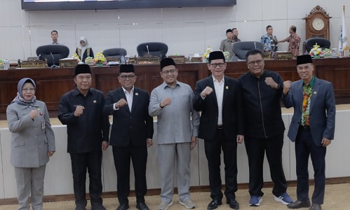Rapat Paripurna Penandatanganan KUA PPAS APBD Provinsi Banten 2024. (Dok. DPRD Banten)
