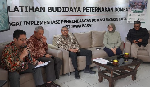 Kantor Otoritas Jasa Keuangan (OJK) Provinsi Jawa Barat terus mendorong kontribusi sektor jasa keuangan bagi pertumbuhan ekonomi dengan membuka akses pembiayaan ke sejumlah sektor unggulan di daerah termasuk pembiayaan bagi peternak domba.