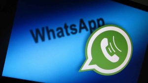 Melihat Story WhatsApp