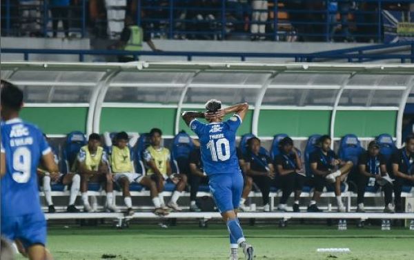 Tyronne del Pino Tak Canggung Hadapi Derby Indonesia