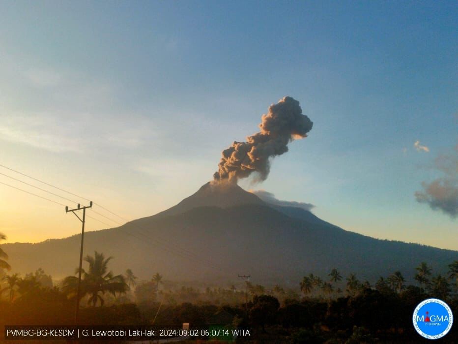 Gunung Lewotobi NTT Erupsi