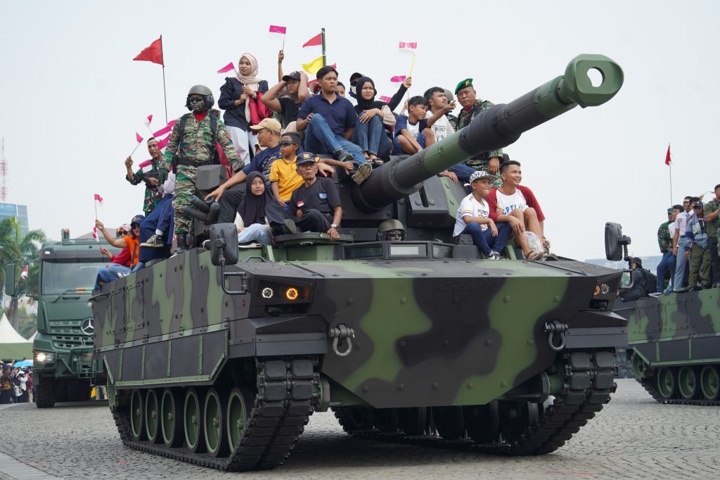 Antusias Saksikan Puncak HUT ke-79 TNI