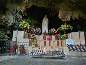 Gua Maria Lawangsih Menoreh