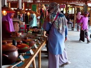 Makanan tradisional dengan nuansa alam
