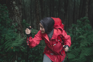 Pendakian perempuan berhijab