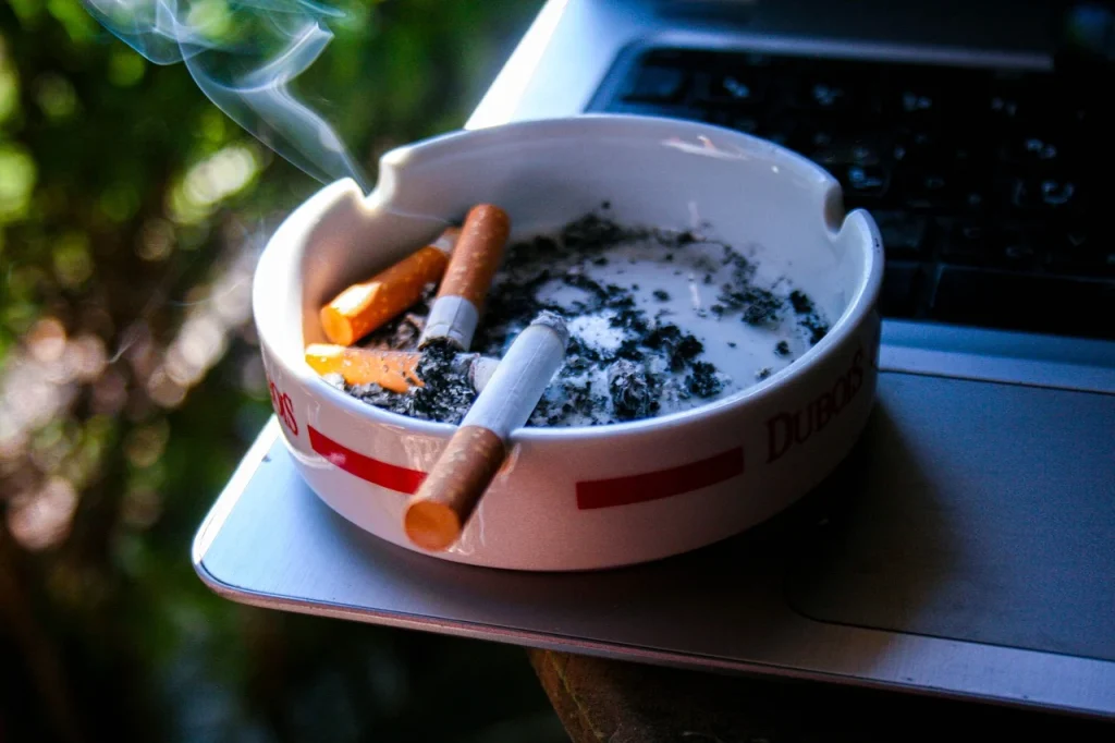 Asap rokok di fasilitas umum