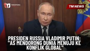 Presiden Russia Vladimir Putin AS mendorong duni-Cover