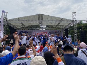 Paslon ASIH Gelar Senam Kolosal di Tegallega