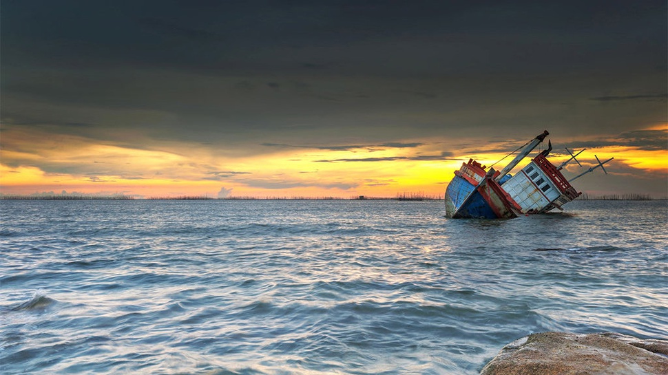Kapal Bawa 32 Orang Tenggelam di Namrole Maluku