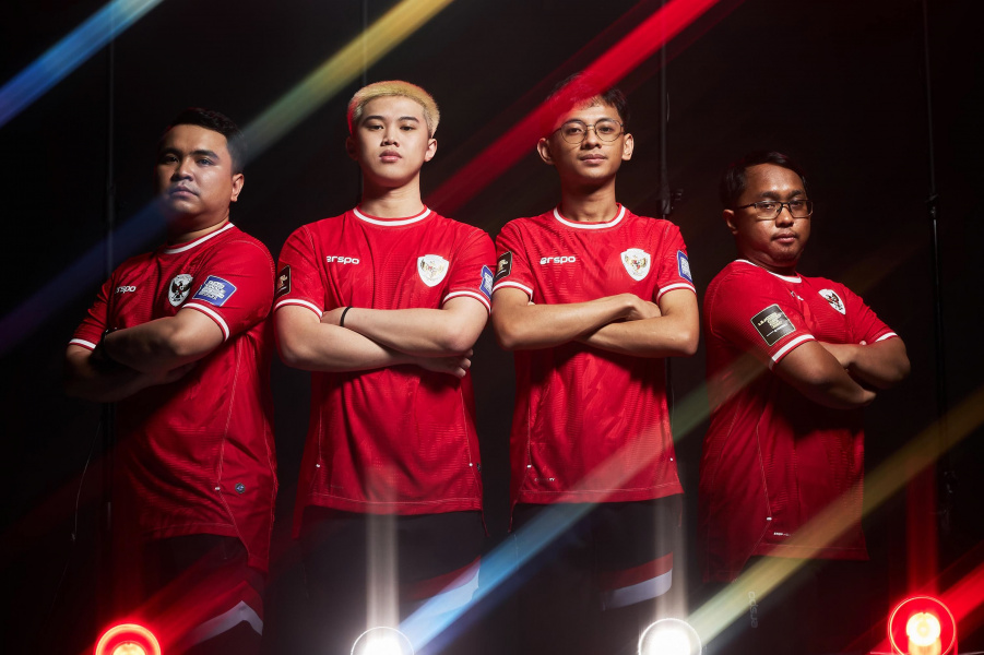 FIFAe World Cup 2024: Elga Cahya, Rizky Faidan, dan M. Akbar Paudie di kategori console, serta Philip Franc di kategori mobile.