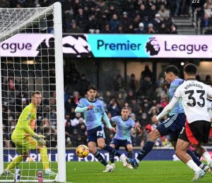 Arsenal Perkecil Jarak dengan Liverpool