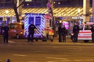 dokter tabrak pasar natal di jerman