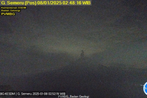 gunung semeru erupsi