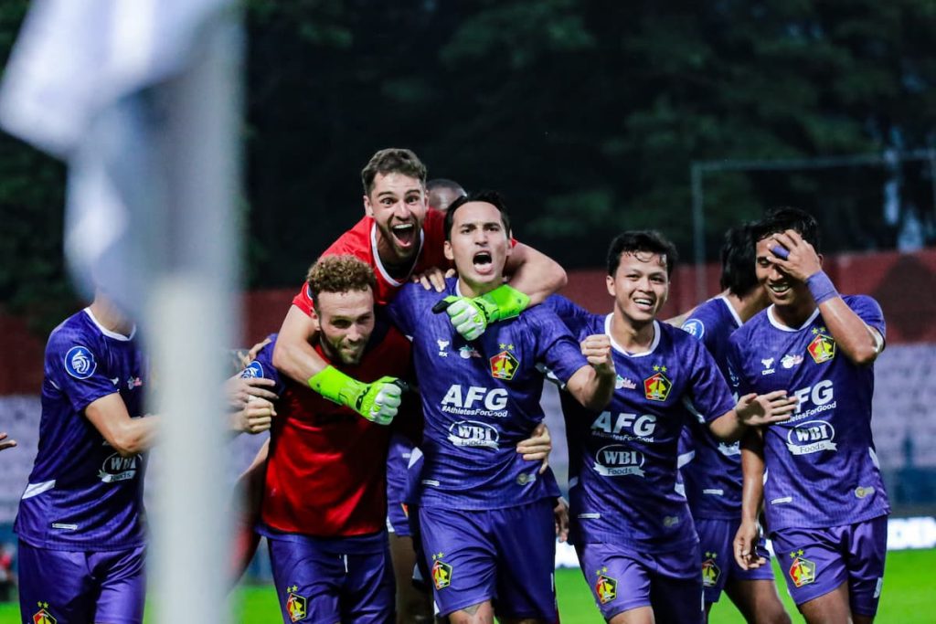 Persik Tanpa Ezra Walian dan Ramiro Fergonzi