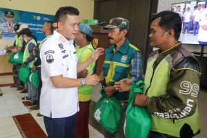 11 Ribu Ojek Pangkalan dan Petugas Kebersihan Gembira Dapat Paket Sembako