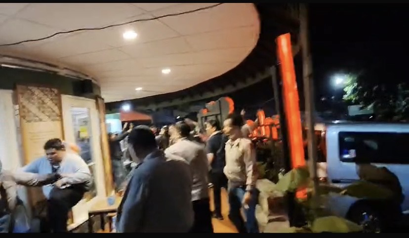 Diduga Intel, Seorang Wartawan di Bandung Dipukuli Massa Pendemo