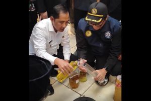 Wakil Wali Kota Depok Chandra Rahmansyah, usai sidak MinyaKita di Pasar Sukatani Depok, Kamis.
