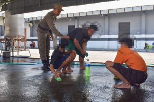 PERANG SARUNG SURABAYA