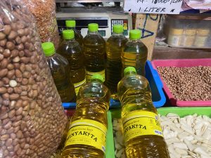 Penyunatan Takaran Minyakita Sebabkan Pembeli Kabur di Pasar Kosambi