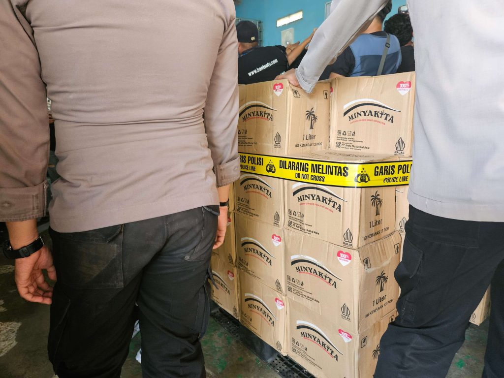 Polisi Bongkar Pabrik Pengemasan Minyakita Ilegal di Tangerang