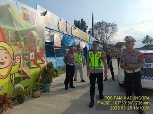 Kapolres Garut AKBP Mochamad Fajar Gemilang, meninjau kesiapan anggota dan prasarana di lokasi Pengamanan pos PAM Kadungora.