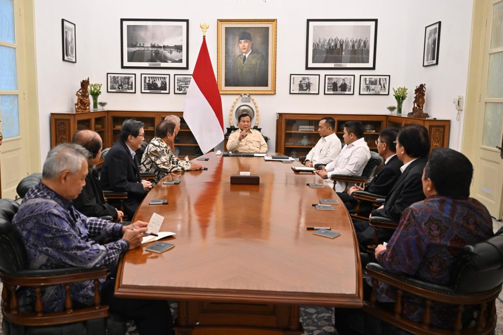 Presiden mengadakan pertemuan dengan pengusaha