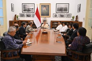 Presiden mengadakan pertemuan dengan pengusaha