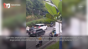 Viral! Detik-Detik Polisi Patwal Diduga Tendang Pemotor di Puncak hingga Terjatuh