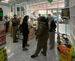 Satpol PP Kabupaten Tasikmalaya Tutup Minimarket Tak Kantongi Izin