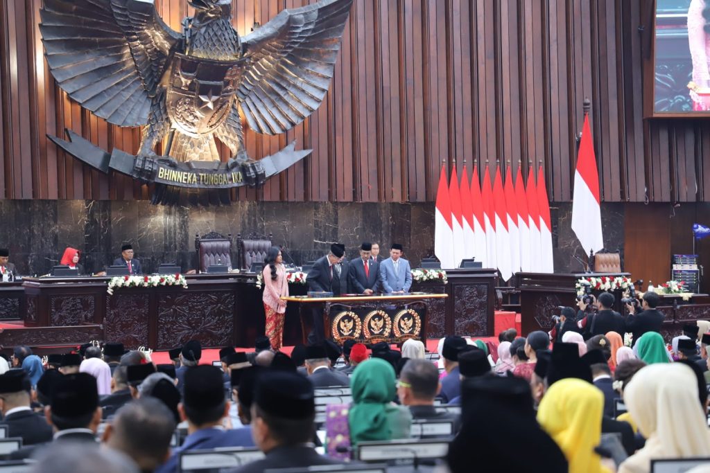 rapat paripurna dpr