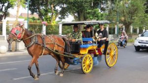 tukang delman dan becak dapat kompensasi