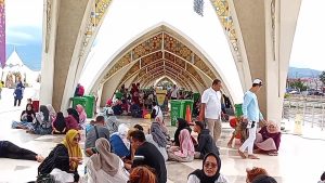 Masjid Aljabar Kota Bandung Ramai di Kunjungi Wisatawan di Momen Lebaran 2025