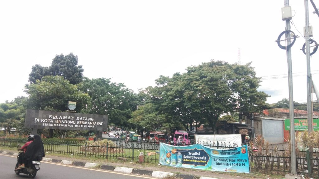 Arus Lalu Lintas Lebaran Hari Ketiga di Bundaran Cibiru Ramai Lancar