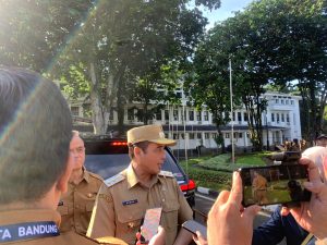 Erwin Lepas 46 ASN Calon Haji di Lingkungan Pemkot Bandung